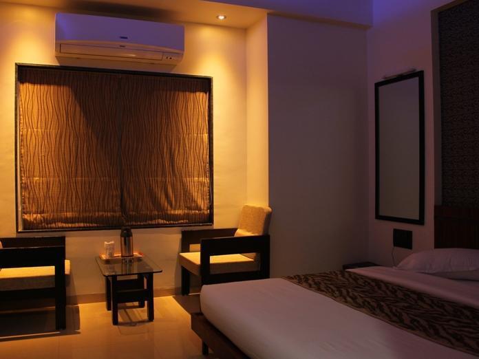 Отель Treebo Trend Royal Kourt Aurangabad Экстерьер фото