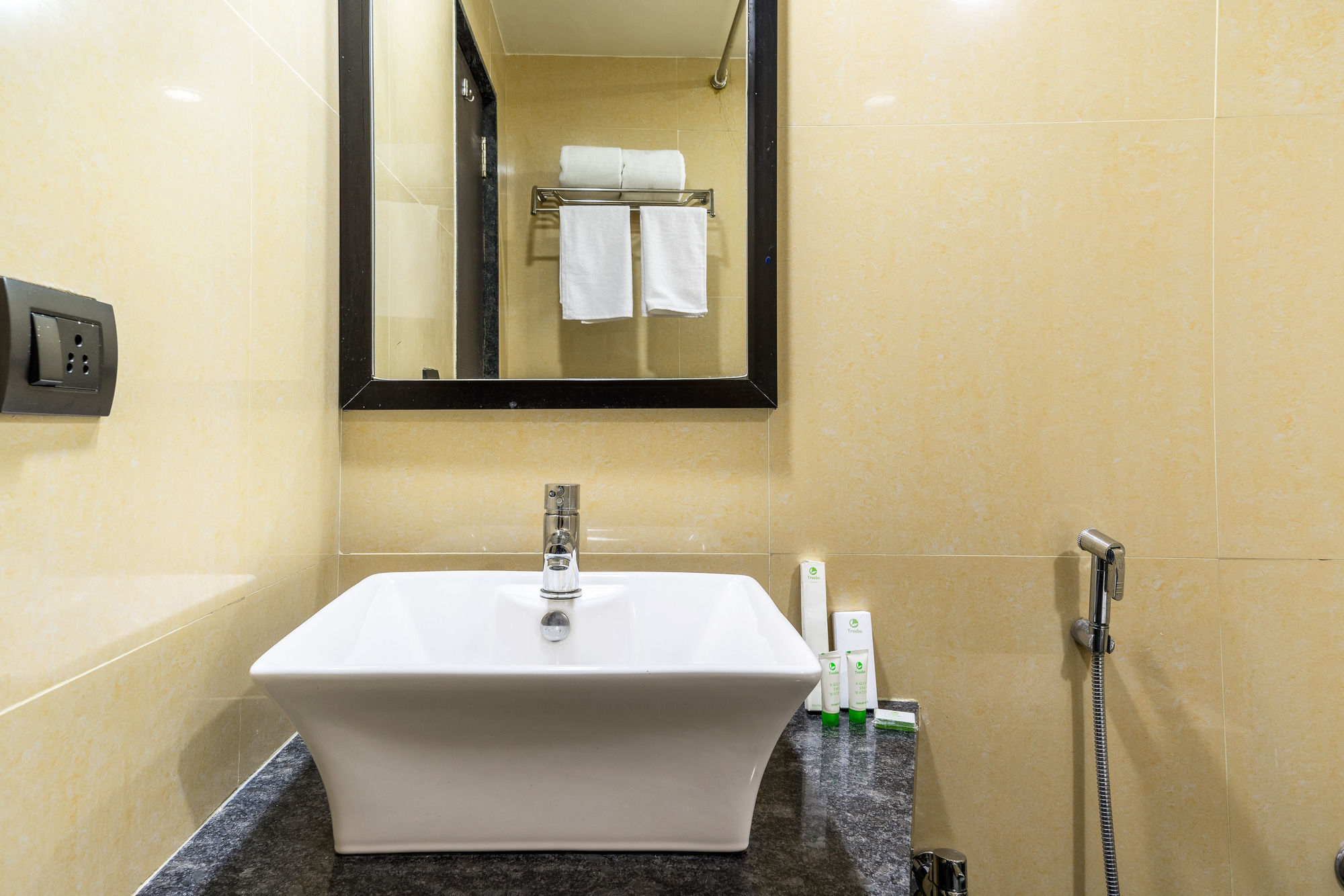 Отель Treebo Trend Royal Kourt Aurangabad Экстерьер фото