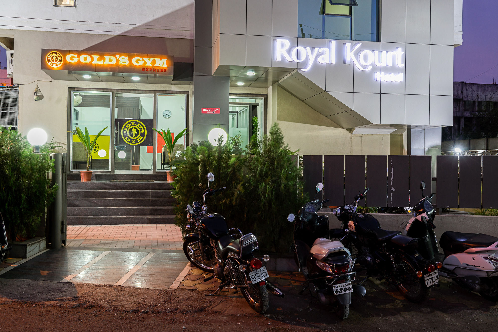 Отель Treebo Trend Royal Kourt Aurangabad Экстерьер фото